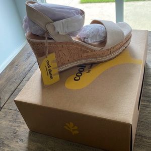 Jitney sandals 9.5 Cool Planet by Steve Madden new